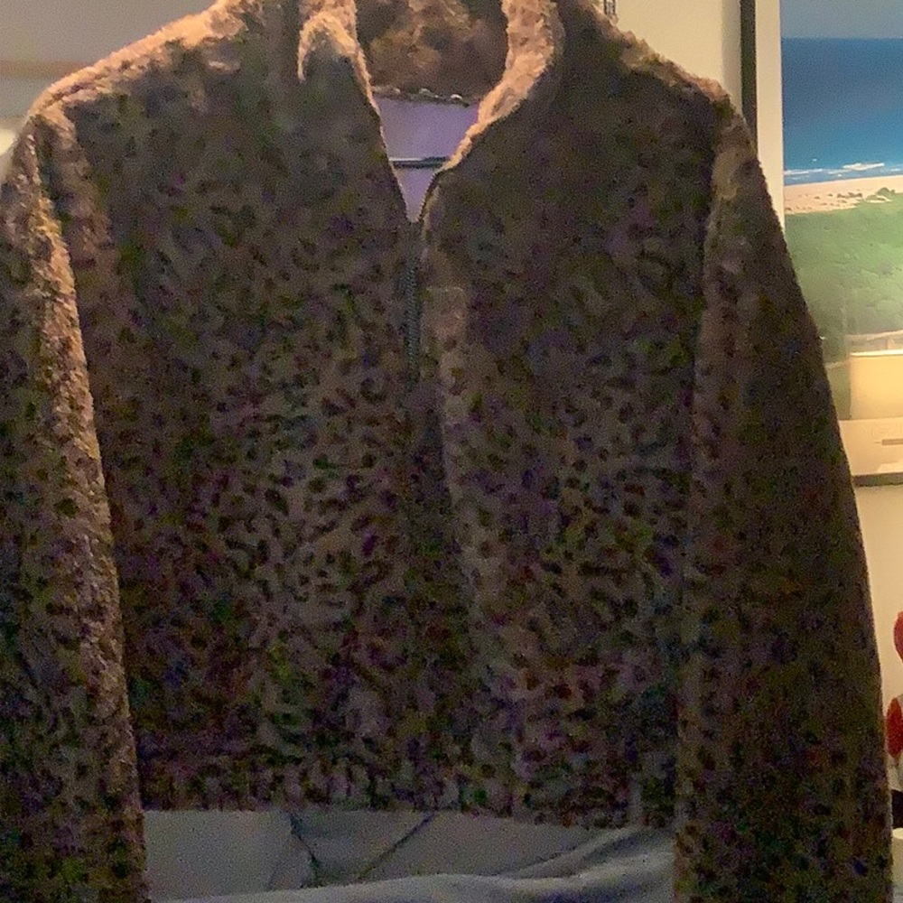 FASHION NOVA Cropped leopard faux zipper pullover
